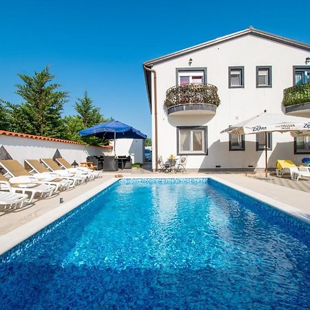 Apartments With Pool In Pula,Croatia Exterior foto