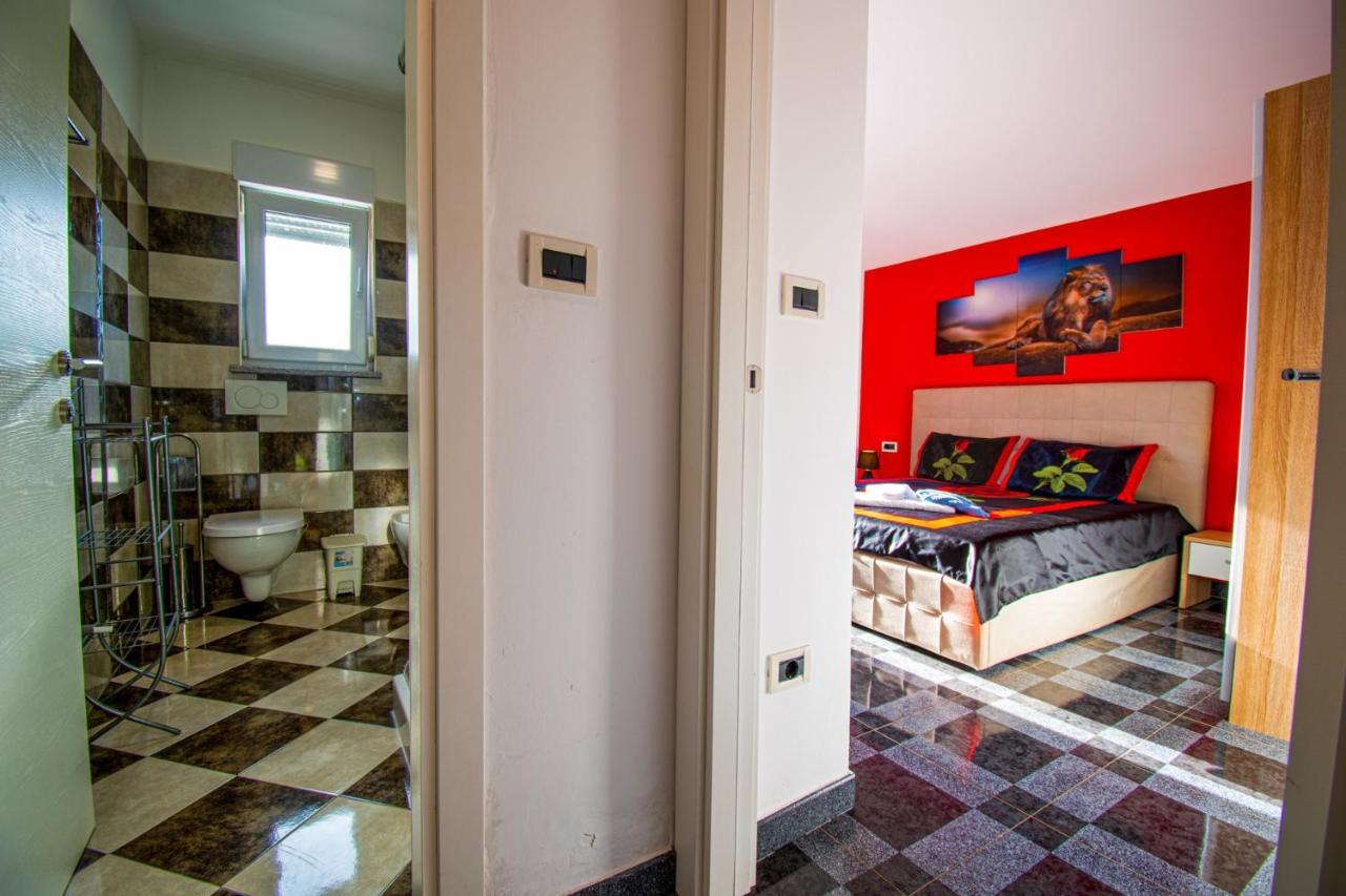Apartments With Pool In Pula,Croatia Exterior foto