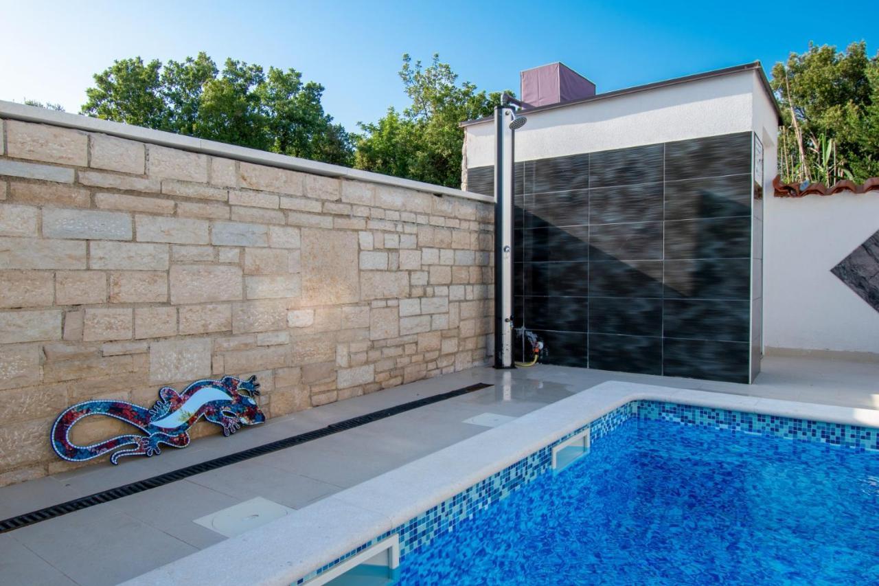 Apartments With Pool In Pula,Croatia Exterior foto