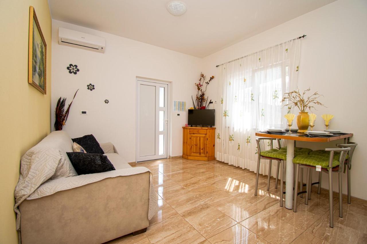 Apartments With Pool In Pula,Croatia Exterior foto