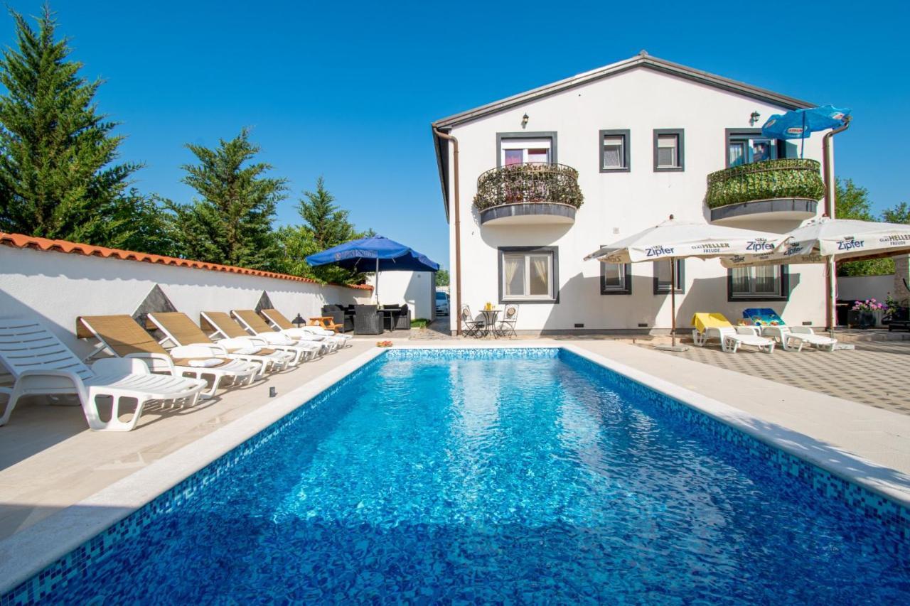 Apartments With Pool In Pula,Croatia Exterior foto
