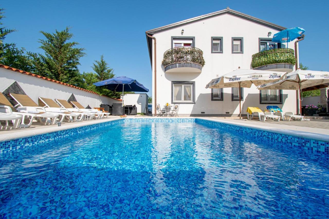 Apartments With Pool In Pula,Croatia Exterior foto