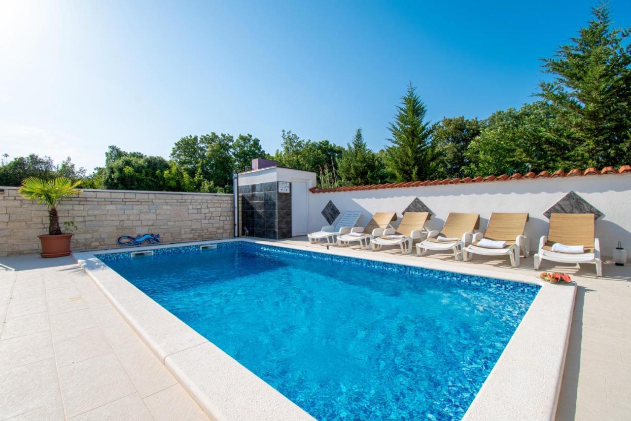 Apartments With Pool In Pula,Croatia Exterior foto