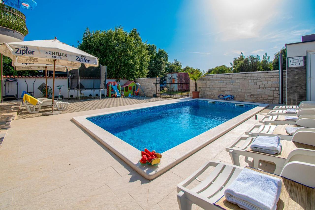Apartments With Pool In Pula,Croatia Exterior foto