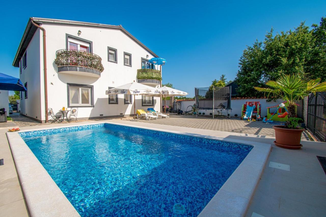 Apartments With Pool In Pula,Croatia Exterior foto