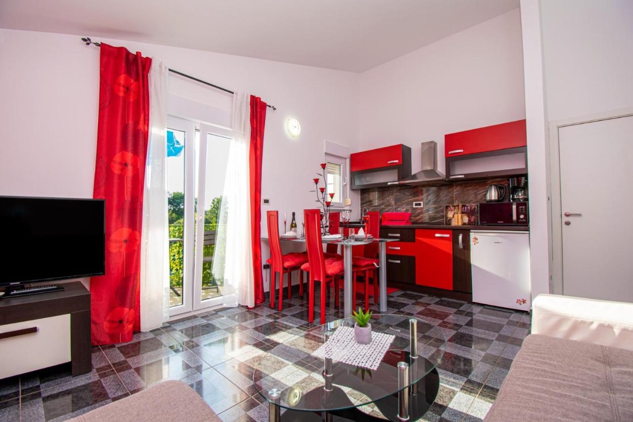 Apartments With Pool In Pula,Croatia Exterior foto