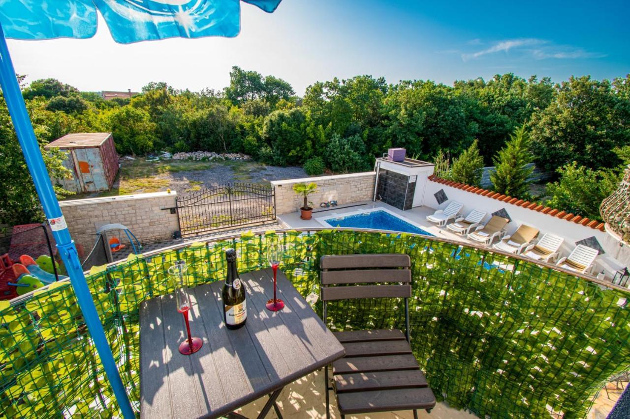 Apartments With Pool In Pula,Croatia Exterior foto