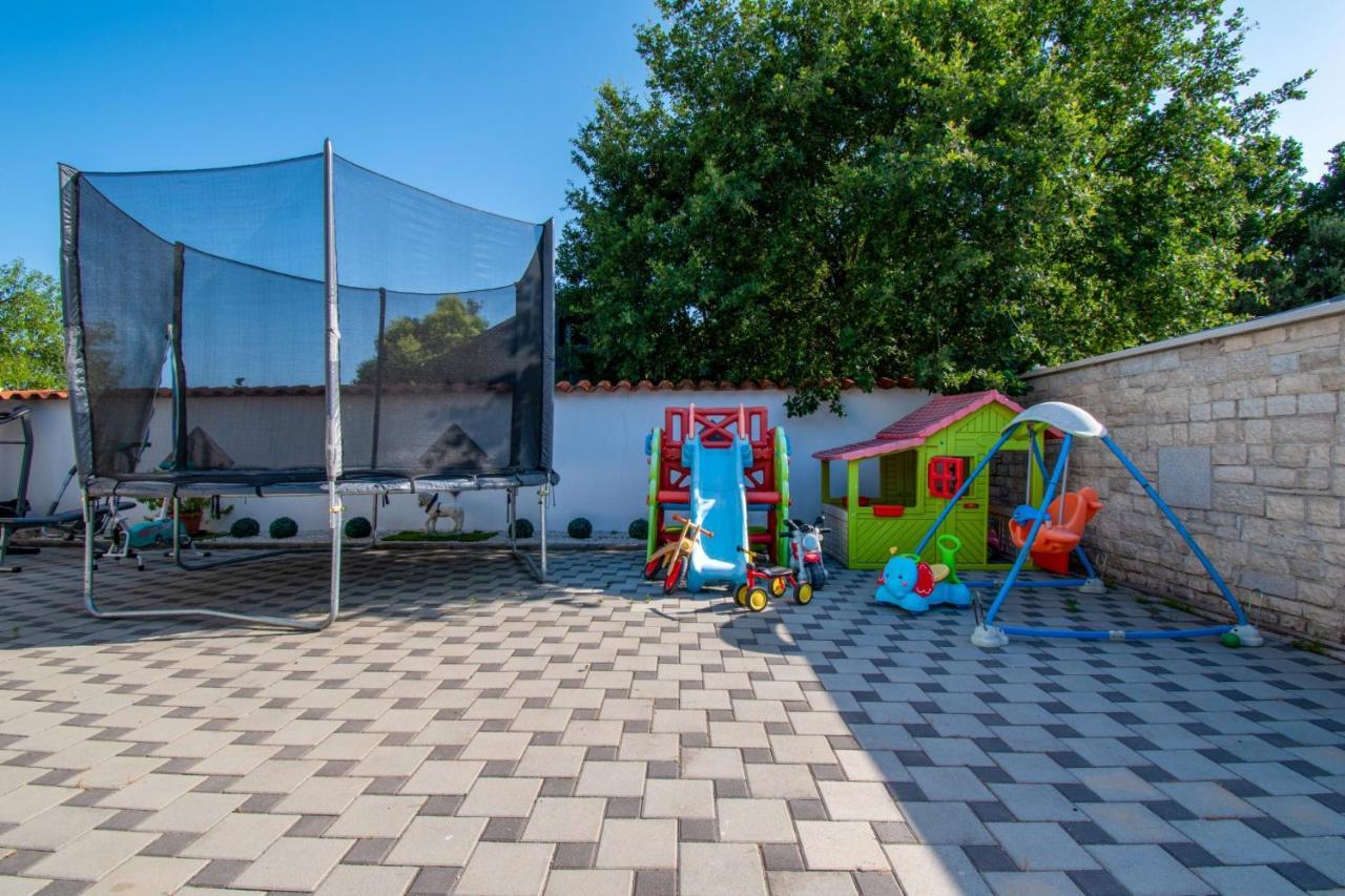 Apartments With Pool In Pula,Croatia Exterior foto