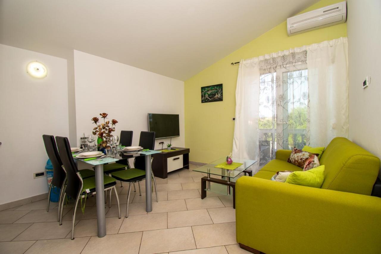 Apartments With Pool In Pula,Croatia Exterior foto