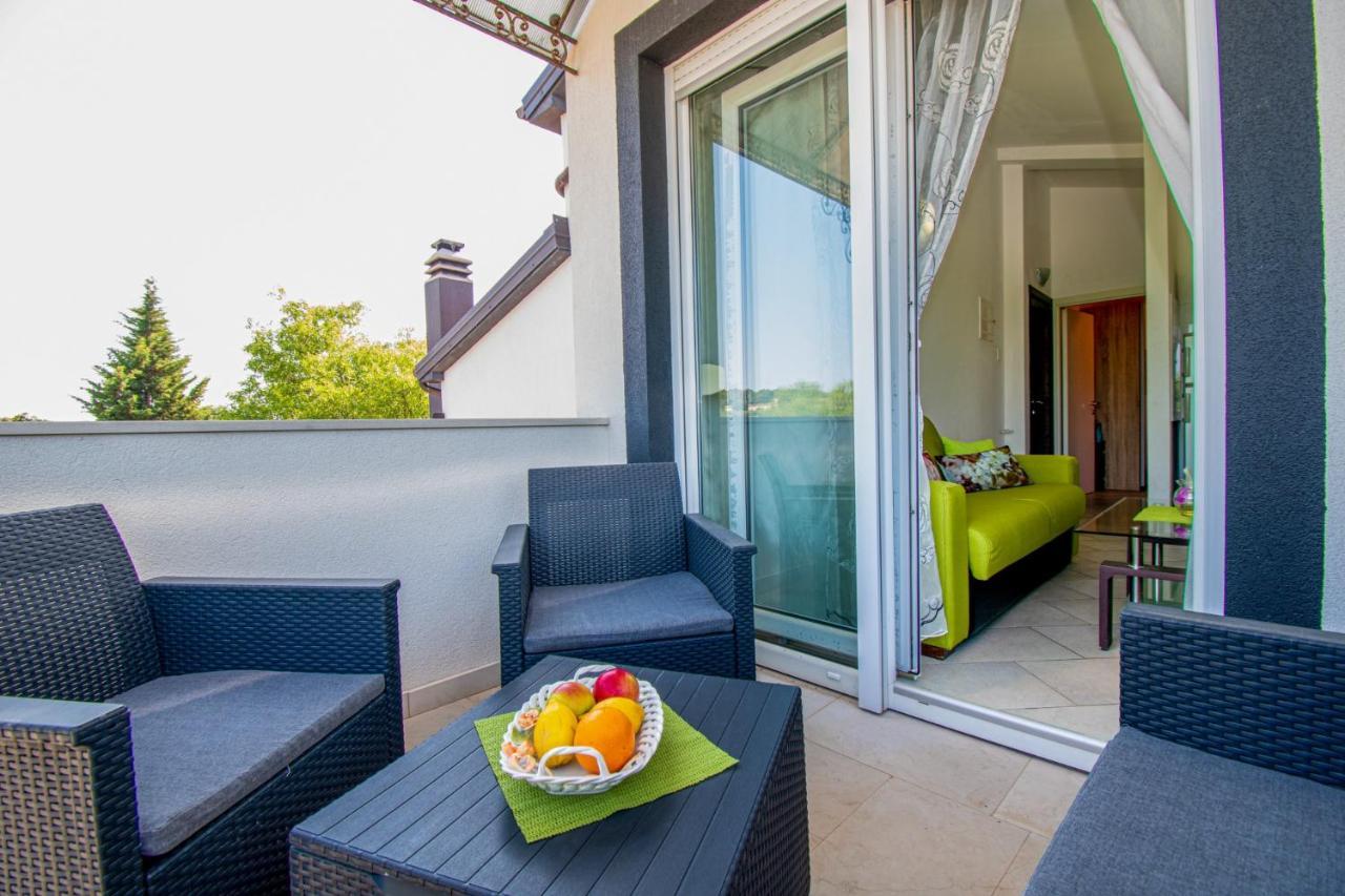 Apartments With Pool In Pula,Croatia Exterior foto