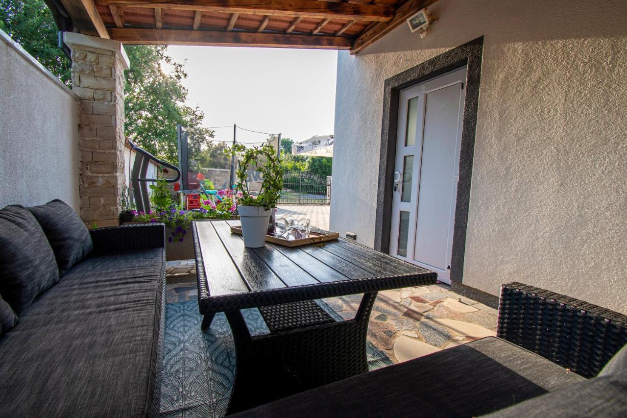 Apartments With Pool In Pula,Croatia Exterior foto